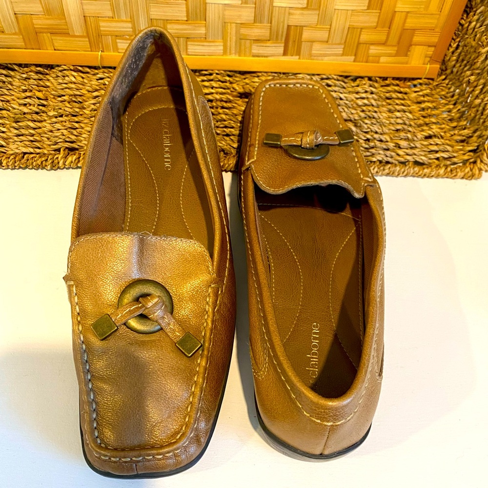 LIZ CLAIBORNE AFRICA SLIP ON LEATHER LOAFERS